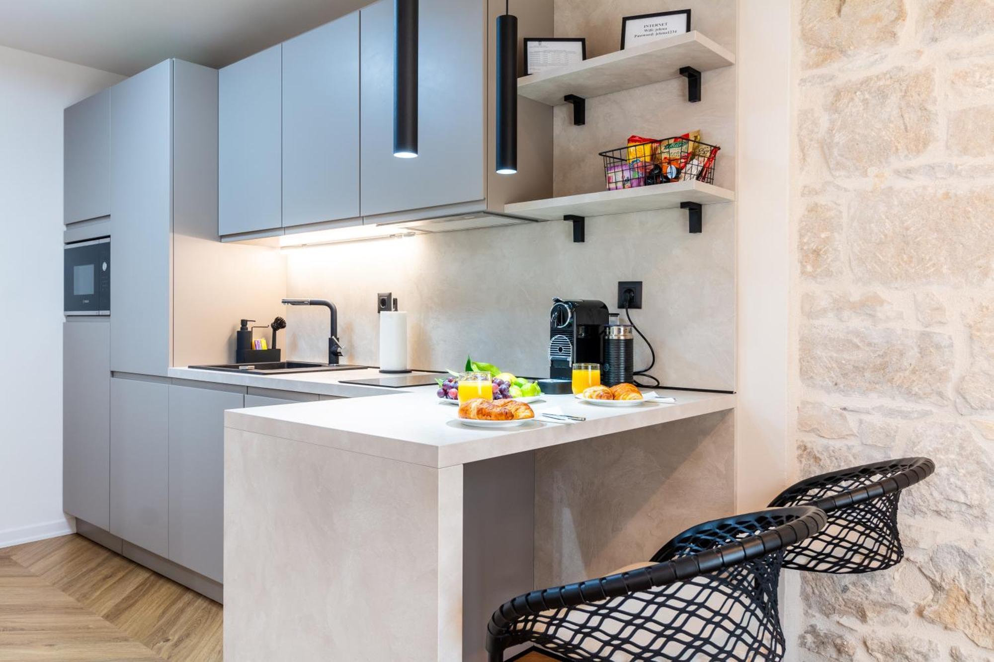 Apartment Centre In Stone House Сплит Экстерьер фото