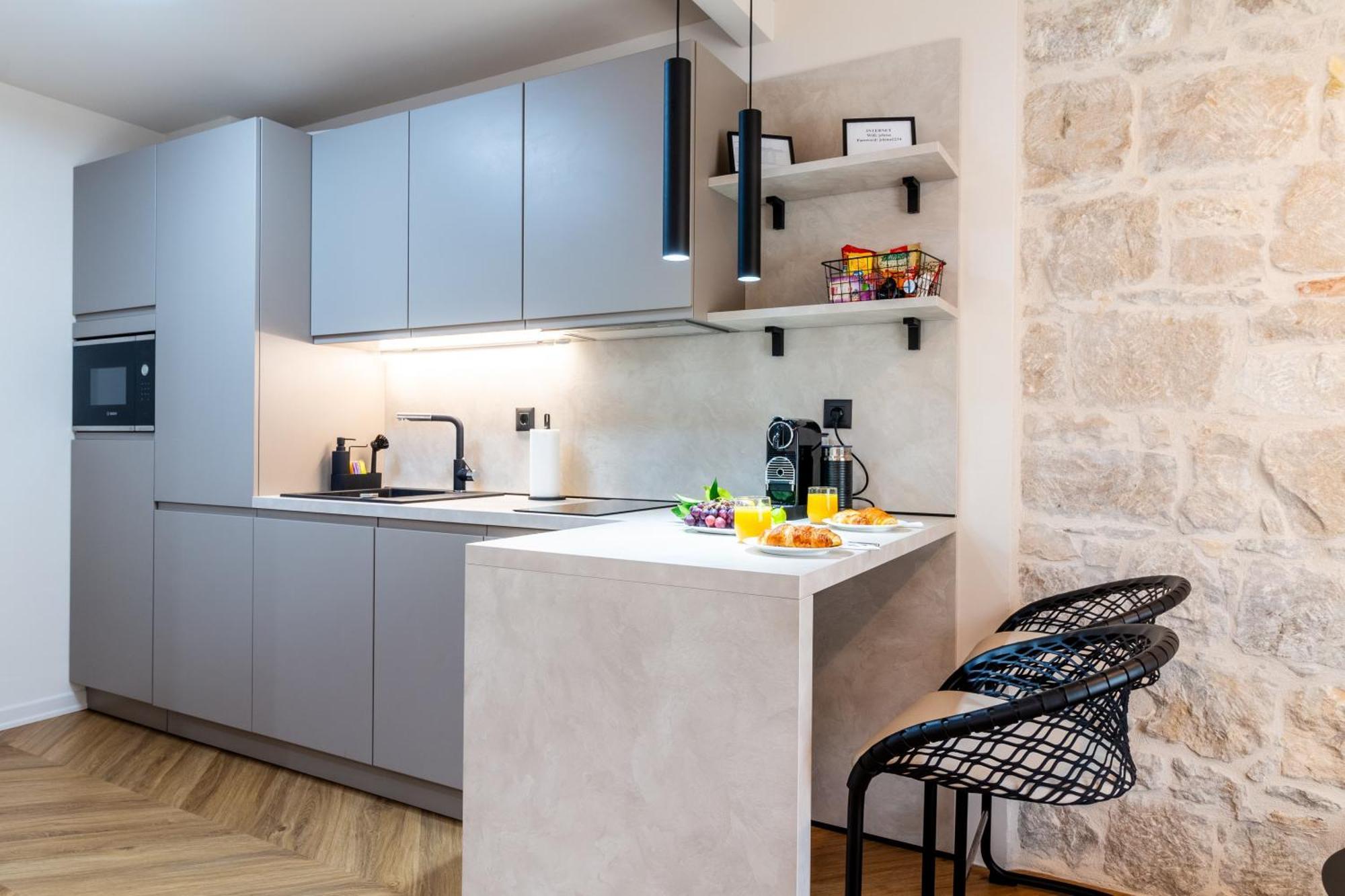 Apartment Centre In Stone House Сплит Экстерьер фото